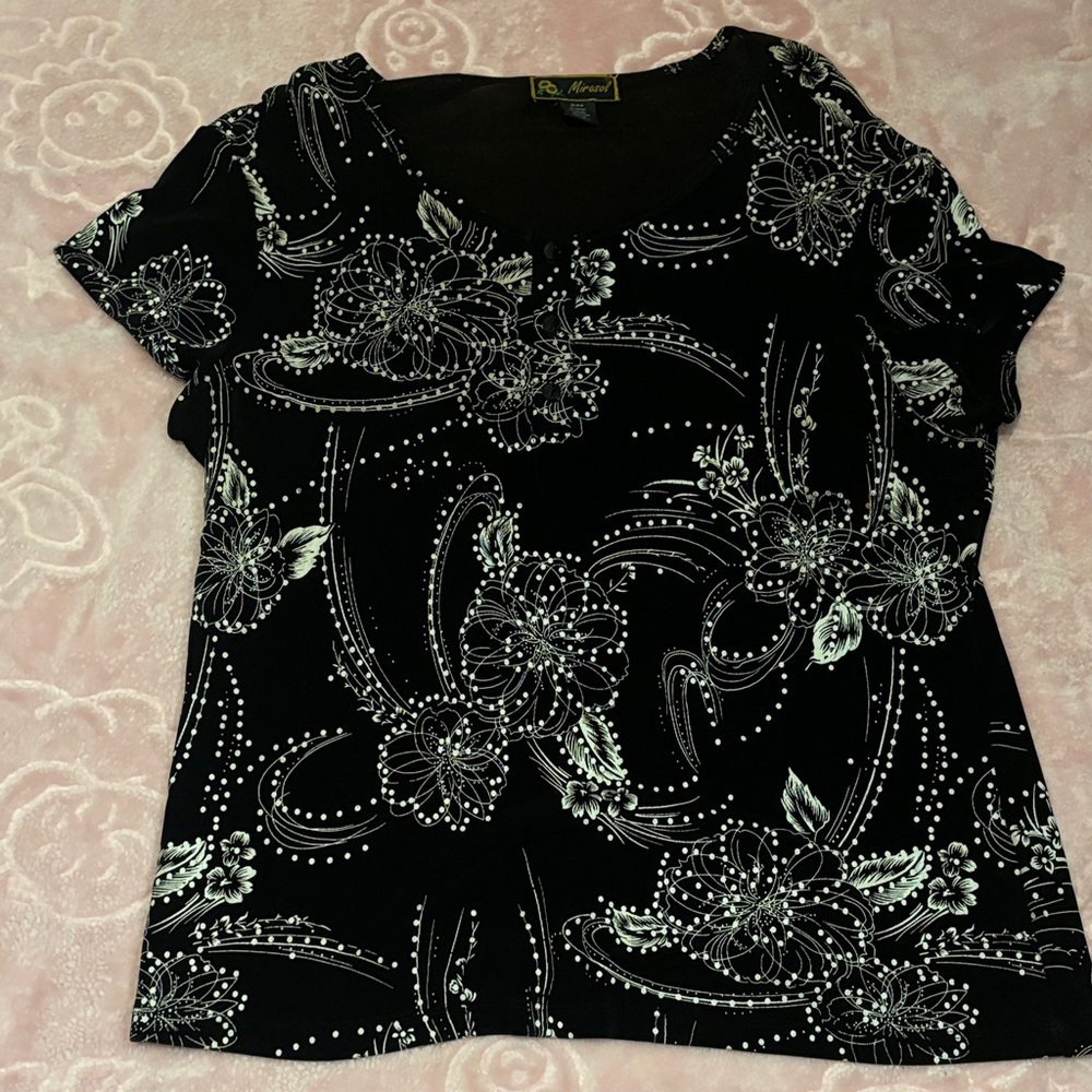 Marisol women’s Black and White Floral Short Sleeve Top size XL made in Mexico